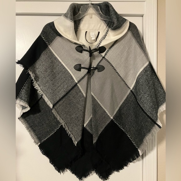 Christopher and Banks poncho with toggle buttons. Size L. - Picture 1 of 4